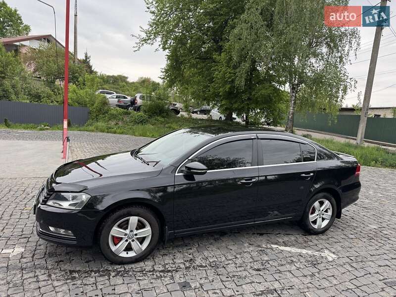 Седан Volkswagen Passat 2012 в Житомире