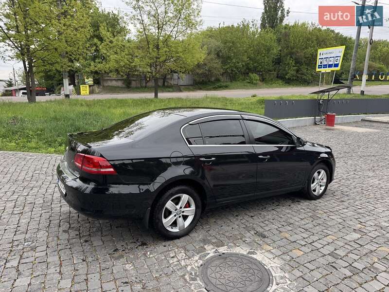Седан Volkswagen Passat 2012 в Житомире