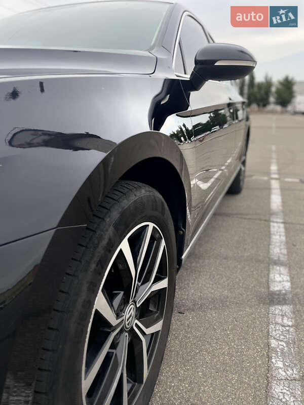 Седан Volkswagen Passat 2018 в Києві