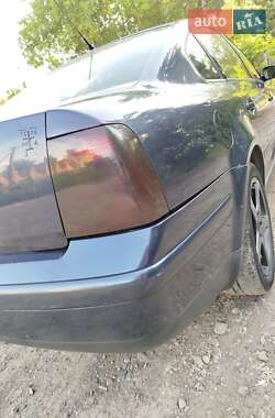 Седан Volkswagen Passat 1999 в 
