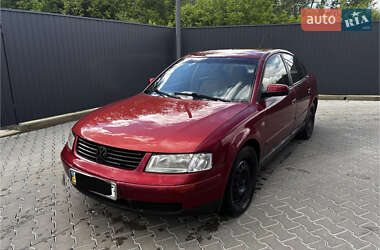 Седан Volkswagen Passat 1998 в Черновцах