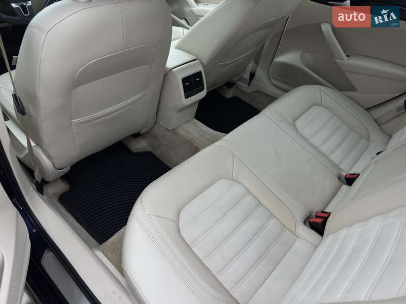 Седан Volkswagen Passat 2014 в Ужгороді