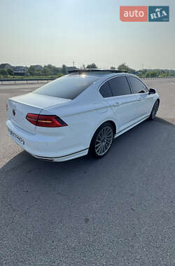 Седан Volkswagen Passat 2016 в Вінниці