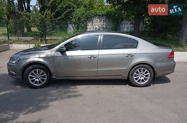 Седан Volkswagen Passat 2012 в Києві