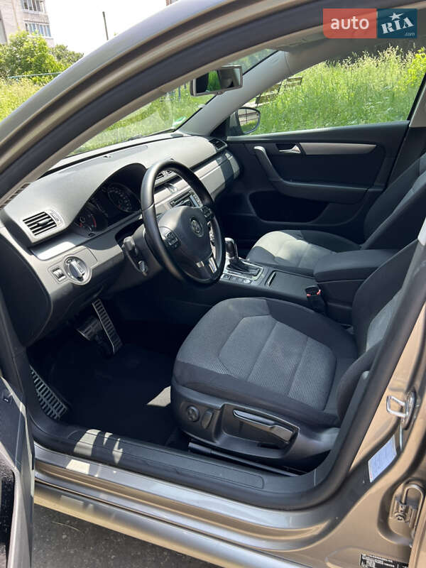 Універсал Volkswagen Passat 2011 в Калуші