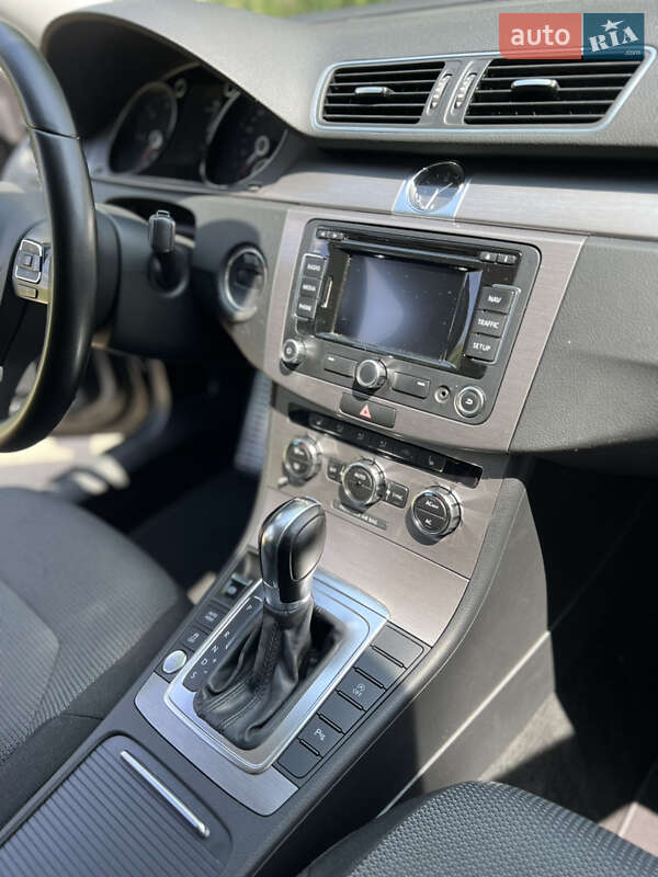 Універсал Volkswagen Passat 2011 в Калуші