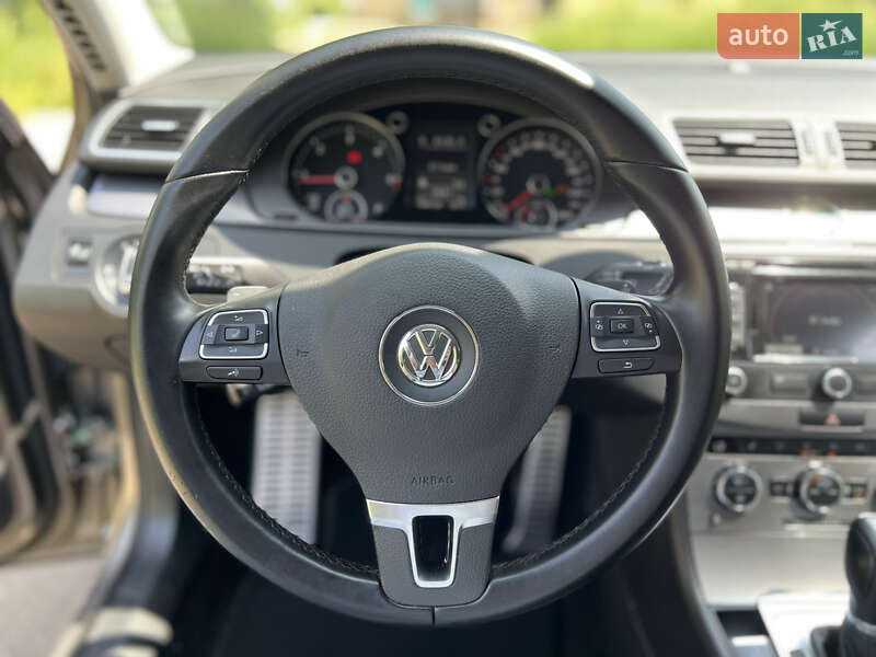 Універсал Volkswagen Passat 2011 в Калуші