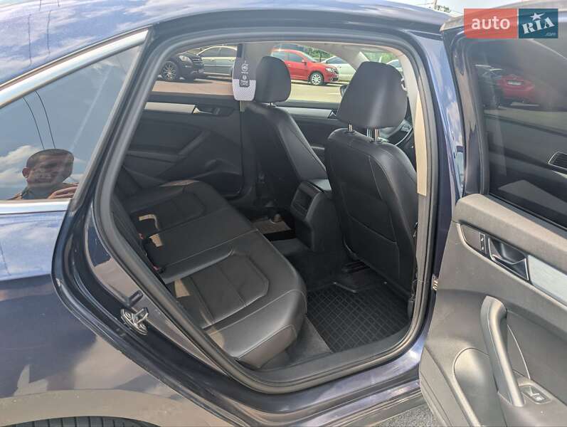 Седан Volkswagen Passat 2011 в Киеве