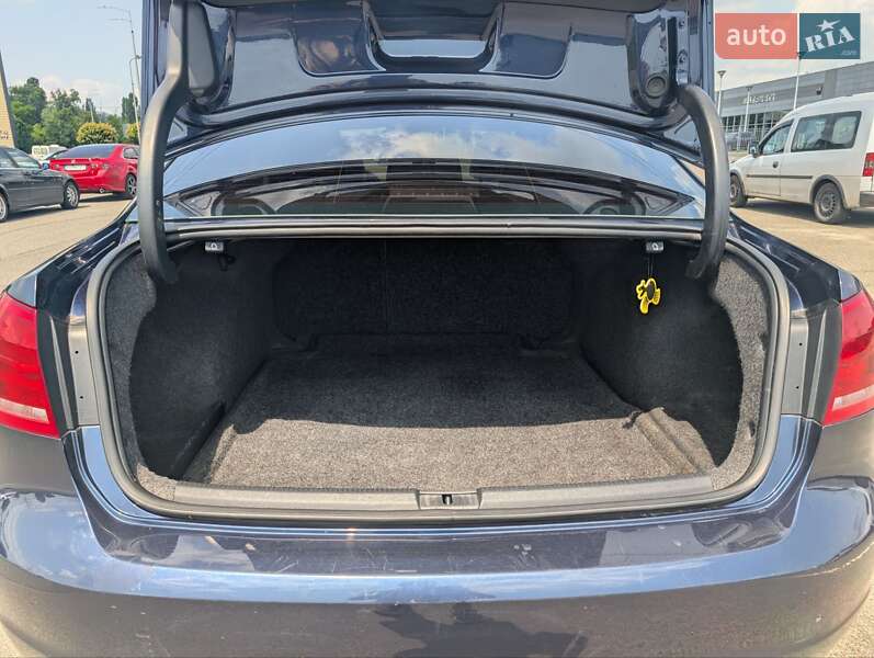 Седан Volkswagen Passat 2011 в Киеве