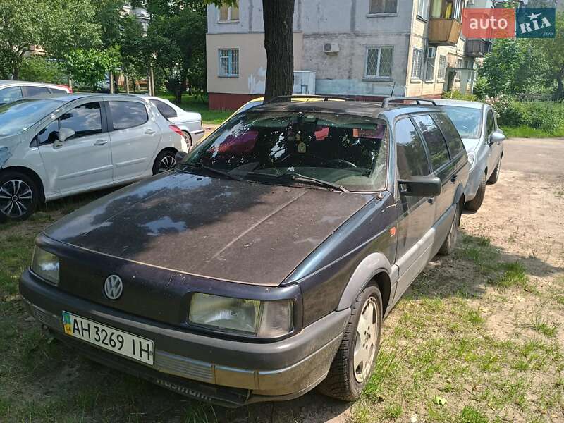 Универсал Volkswagen Passat 1992 в 