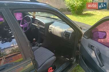 Универсал Volkswagen Passat 1992 в 