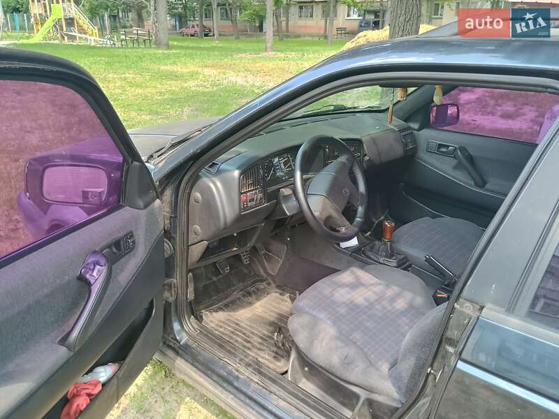 Универсал Volkswagen Passat 1992 в Киеве
