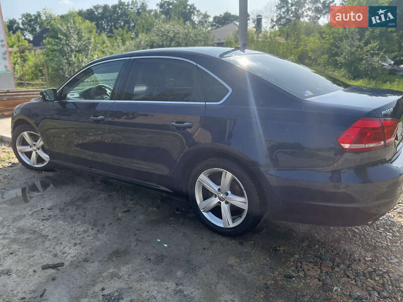 Седан Volkswagen Passat 2012 в Киеве