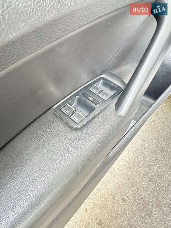 Седан Volkswagen Passat 2014 в Житомире