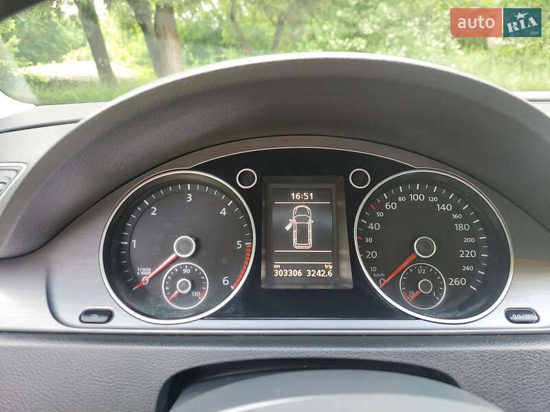 Універсал Volkswagen Passat 2011 в Сокалі