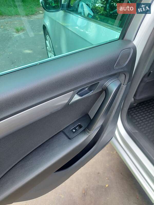 Універсал Volkswagen Passat 2011 в Сокалі