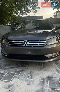 Седан Volkswagen Passat 2015 в Черновцах