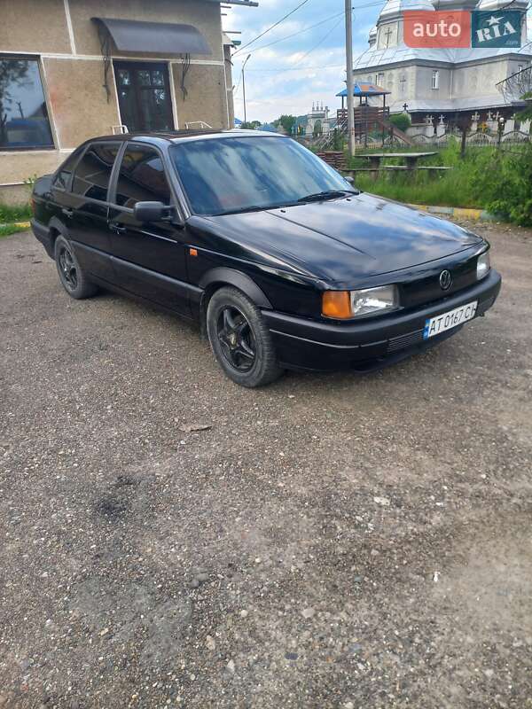 Седан Volkswagen Passat 1992 в 