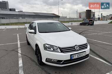 Седан Volkswagen Passat 2011 в Киеве