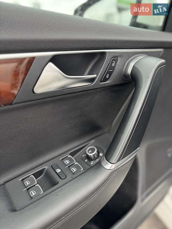 Седан Volkswagen Passat 2011 в Києві