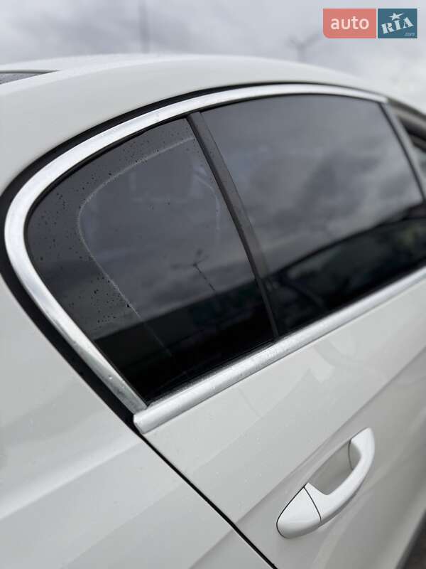 Седан Volkswagen Passat 2011 в Києві