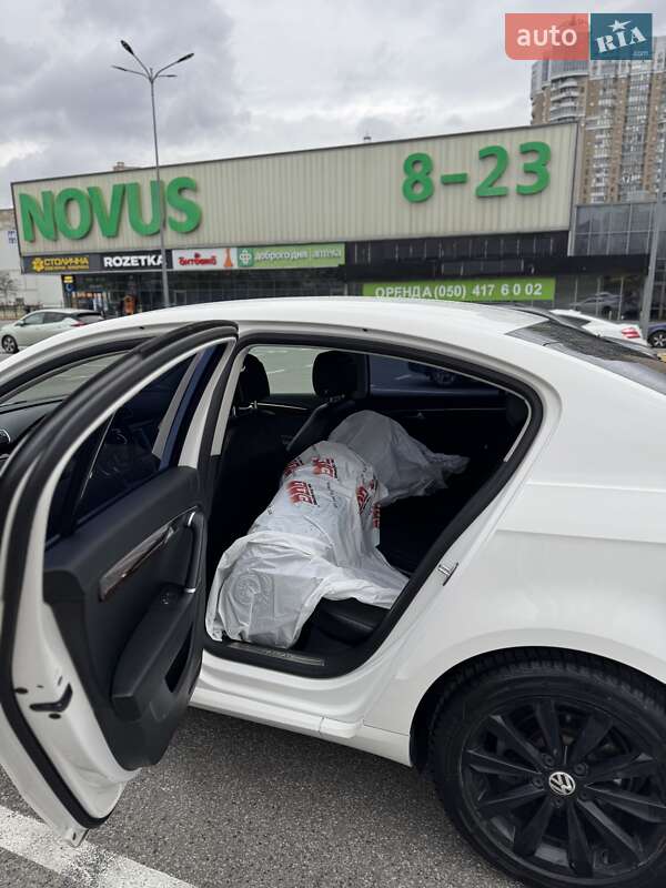 Седан Volkswagen Passat 2011 в Києві