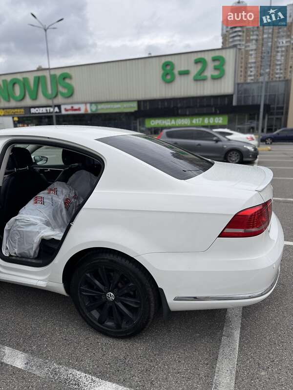 Седан Volkswagen Passat 2011 в Києві
