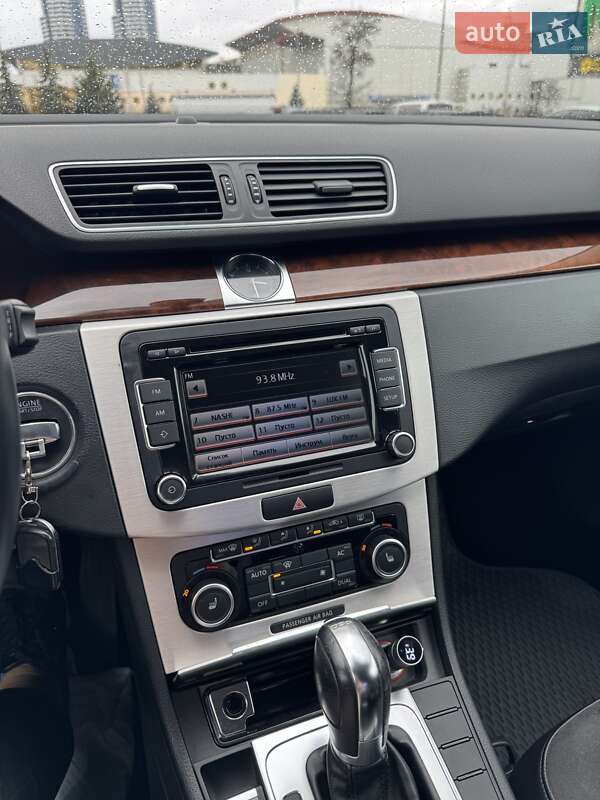 Седан Volkswagen Passat 2011 в Києві
