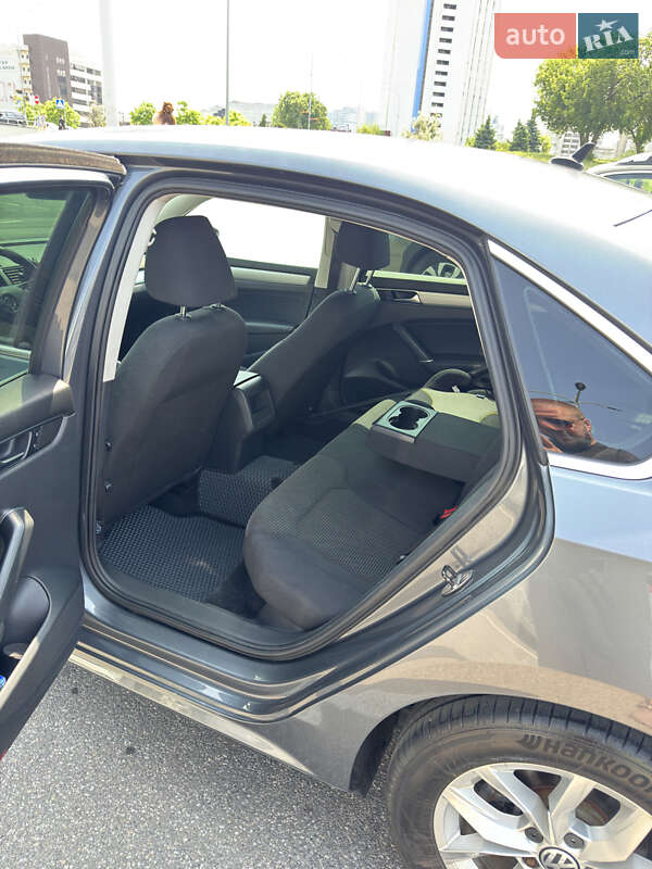 Седан Volkswagen Passat 2017 в Киеве