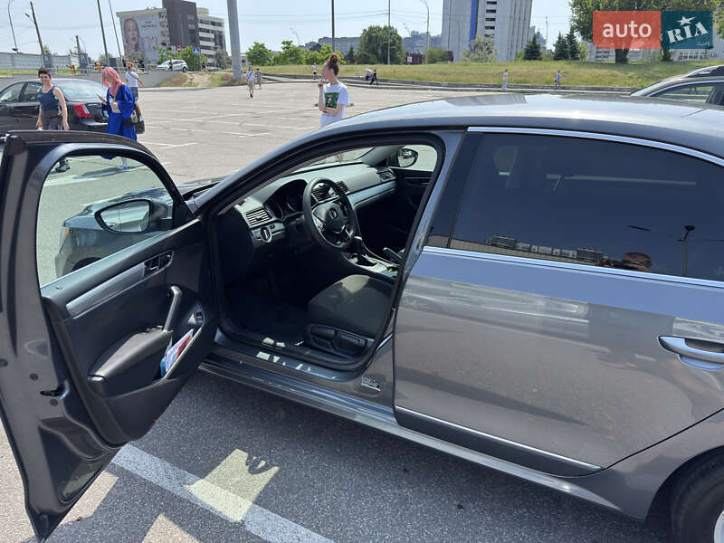 Седан Volkswagen Passat 2017 в Киеве