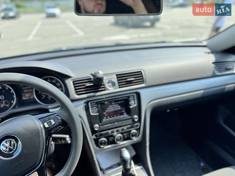 Седан Volkswagen Passat 2017 в Киеве