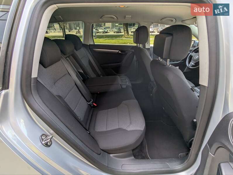 Універсал Volkswagen Passat 2012 в Ужгороді