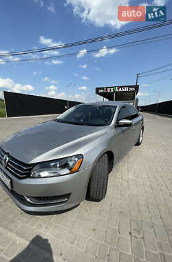 Седан Volkswagen Passat 2013 в Львове