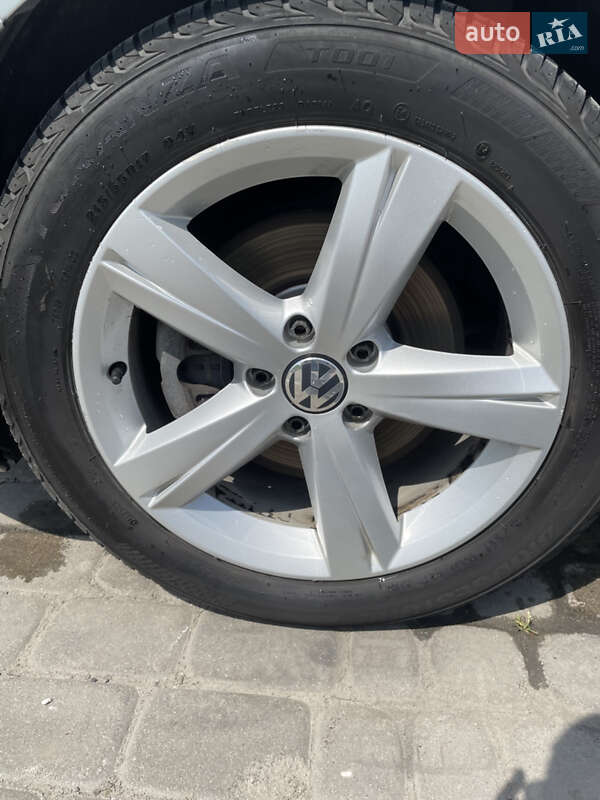 Седан Volkswagen Passat 2013 в Львове