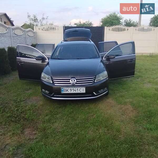 Універсал Volkswagen Passat 2012 в Клевані