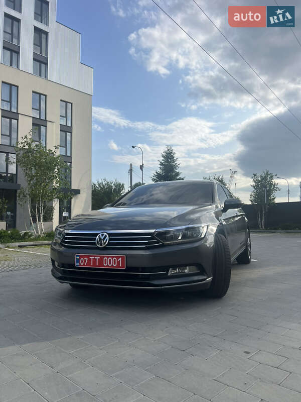 Универсал Volkswagen Passat 2016 в Ужгороде