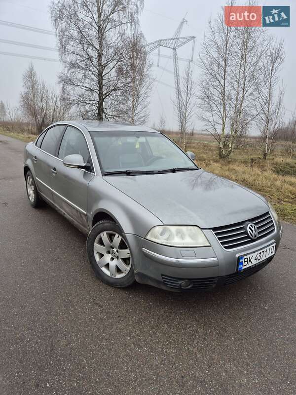 Седан Volkswagen Passat 2004 в Цумани