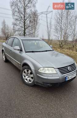 Седан Volkswagen Passat 2004 в  фото 3 Седан Volkswagen Passat 2004 в