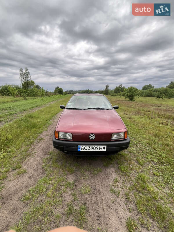 Седан Volkswagen Passat 1992 в Любомлі