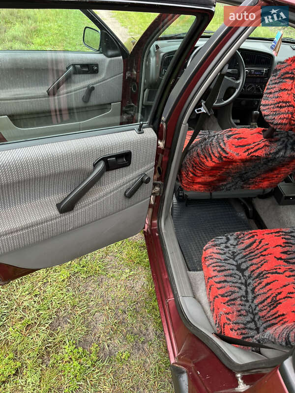 Седан Volkswagen Passat 1992 в Любомлі