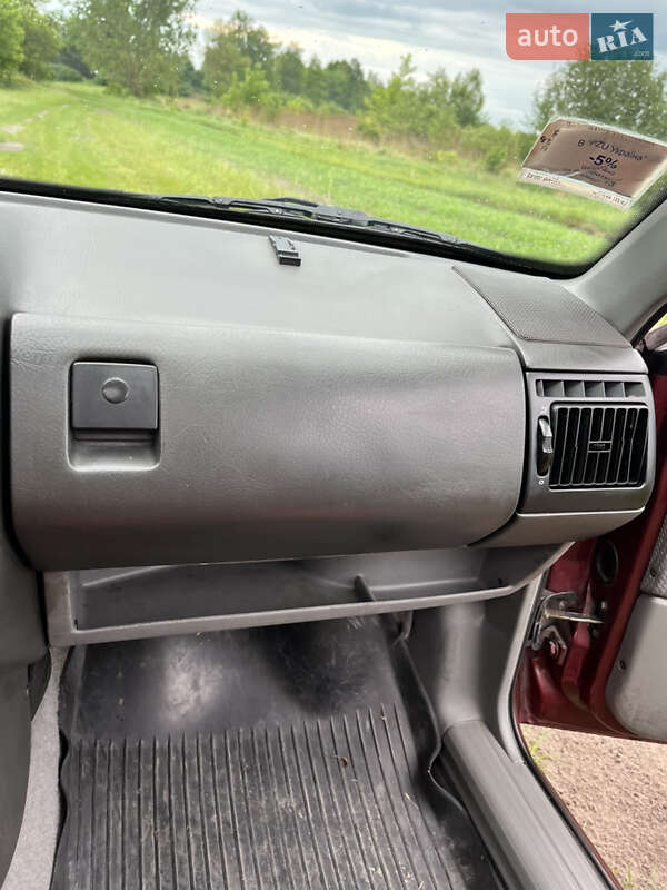 Седан Volkswagen Passat 1992 в Любомлі
