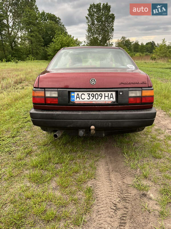Седан Volkswagen Passat 1992 в Любомлі