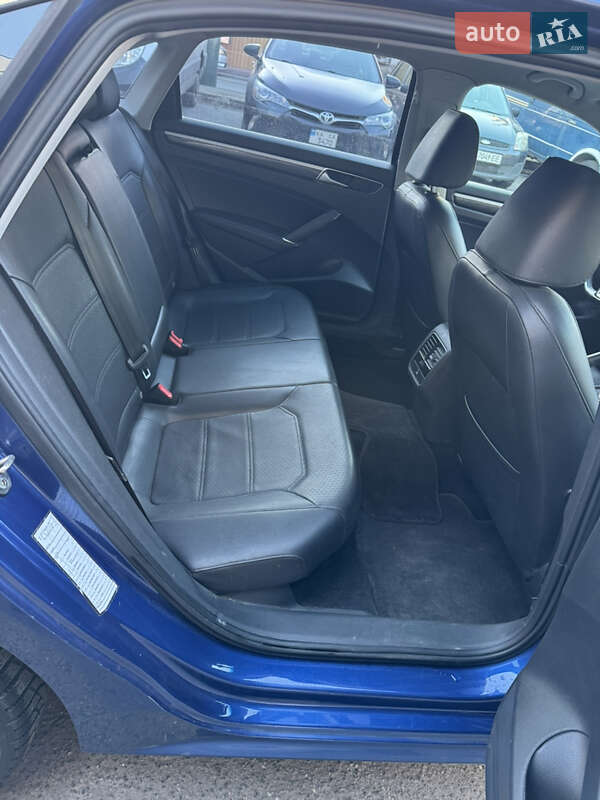 Седан Volkswagen Passat 2016 в Киеве