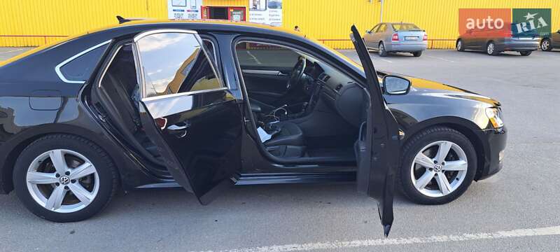 Седан Volkswagen Passat 2013 в Житомире