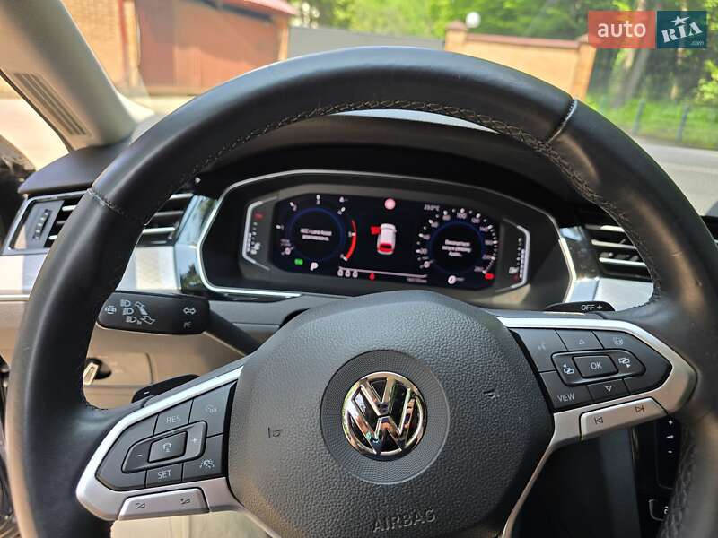 Универсал Volkswagen Passat 2020 в Львове