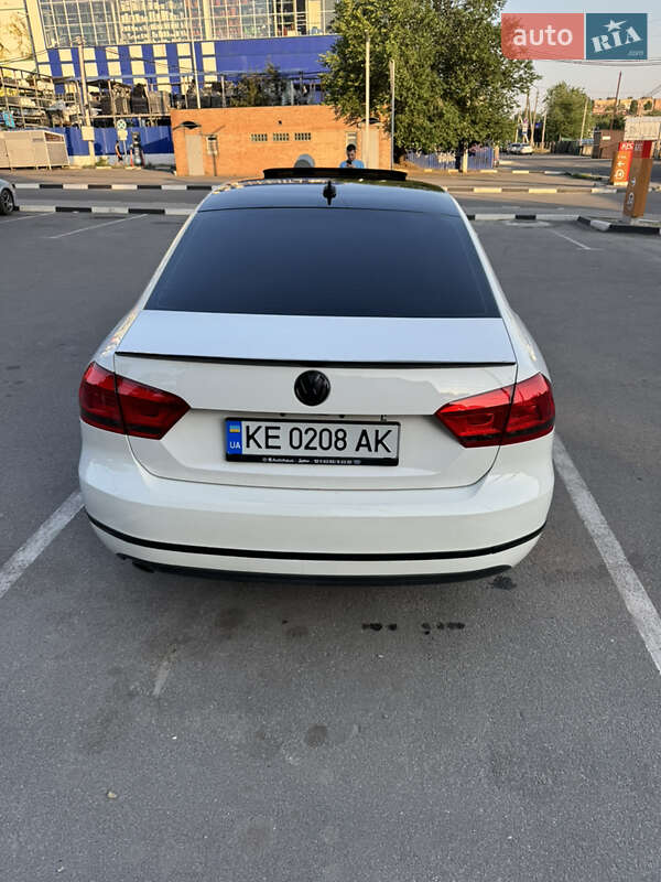 Седан Volkswagen Passat 2013 в Днепре