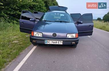 Универсал Volkswagen Passat 1993 в 