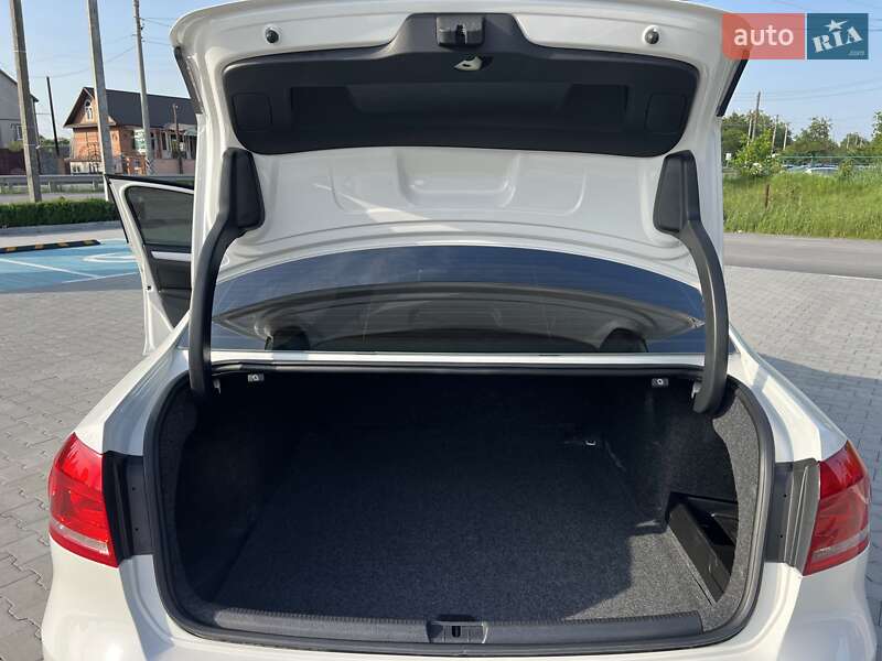 Седан Volkswagen Passat 2013 в Вінниці