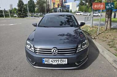 Седан Volkswagen Passat 2011 в Дніпрі