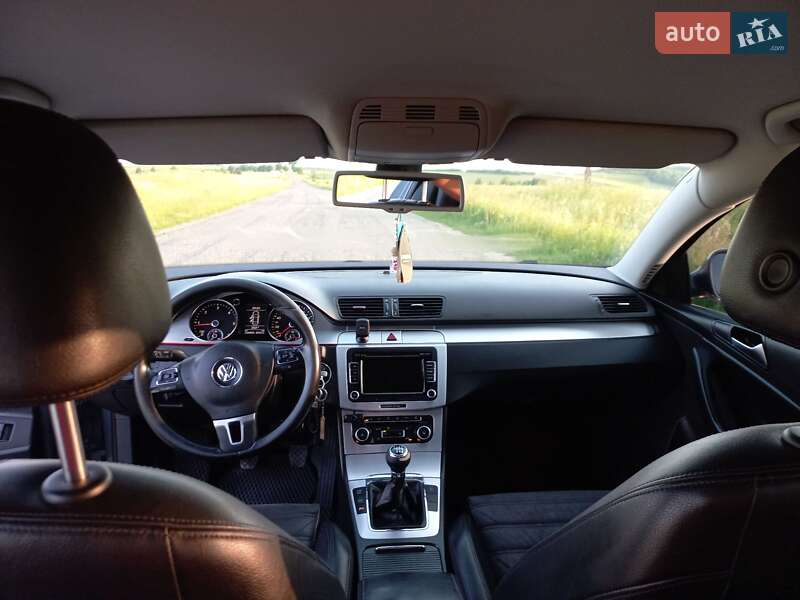 Седан Volkswagen Passat 2010 в Бучаче